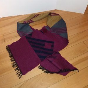 Geoffrey Beene: Multi-color wool scarf. Made in west Germany.